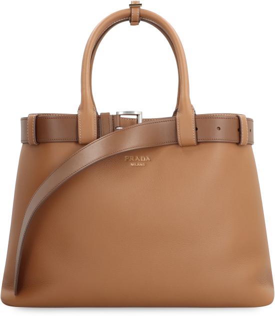  프라다 버클 라지 가죽 핸드백 1BA416VDBO2CY9 F03BH Saddle Brown - PRADA