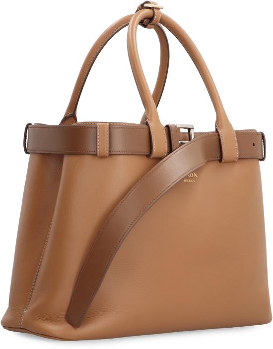  프라다 버클 라지 가죽 핸드백 1BA416VDBO2CY9 F03BH Saddle Brown - PRADA