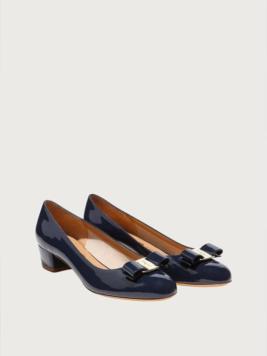 25SS 살바토레 페라가모 힐/펌프스 01B2210539449 OXFORD BLUE - SALVATORE FERRAGAMO