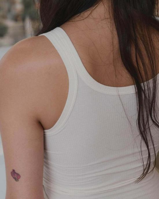  베이스레인지 민소매 티셔츠 베이스렌지 하트 탱크 크림 - BASERANGE