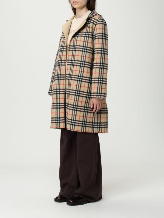 25FW 버버리 리버시블 울 후드 랩 코트 8113069 Sand - BURBERRY