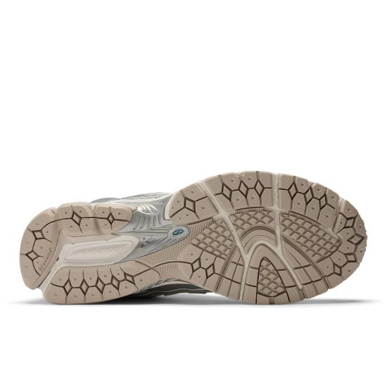 25FW 뉴발란스 1906 스니커즈 M1906REE - NEW BALANCE