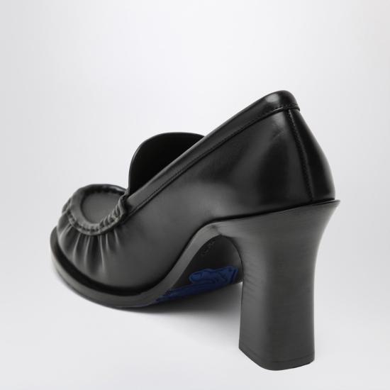 25FW 버버리 레더 카뎃 힐 로퍼 8111894169546 Black - BURBERRY