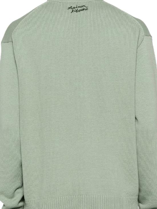 25SS 메종키츠네 스웨터 OM00802KT10300078 VERT DE GRIS DOM - MAISON KITSUNE