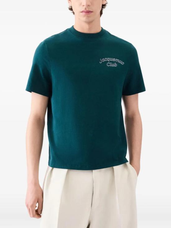 25FW 자크뮈스 반팔 티셔츠 25HTSM00564AJ00068 JACQUEMUS CLUB DARK GREEN 5EV - JACQUEMUS