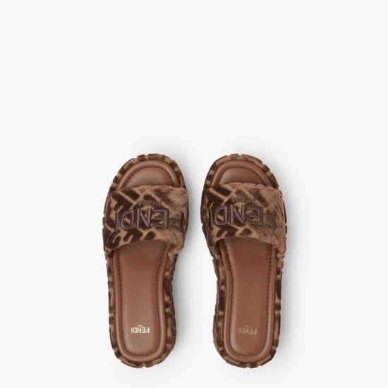 25FW 펜디 뮬/슬리퍼 8R8515AY9Z F1TP1 BEIGCHOCO - FENDI