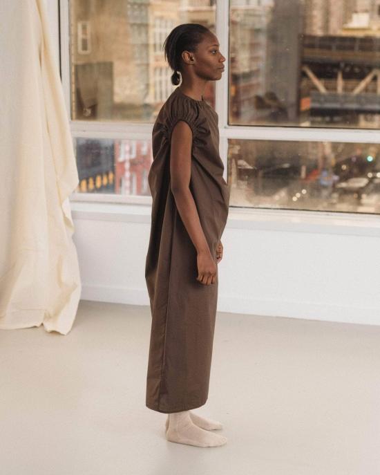  베이스레인지 롱 원피스 미아 드레스 마라 브라운 - BASERANGE