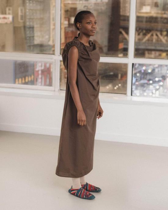  베이스레인지 롱 원피스 미아 드레스 마라 브라운 - BASERANGE