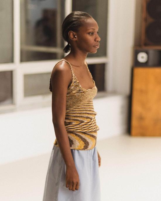  베이스레인지 민소매 티셔츠 Baserange 플루트 탱크 브라운 멜란지 - BASERANGE