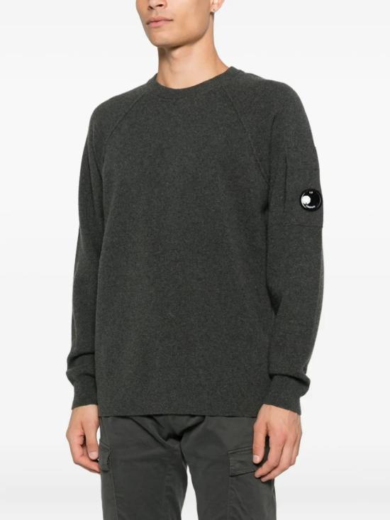 25FW 씨피 컴퍼니 램스울 크루넥 스웨터 19CMKN040A 110149A 978 Dark shadow - C.P. COMPANY