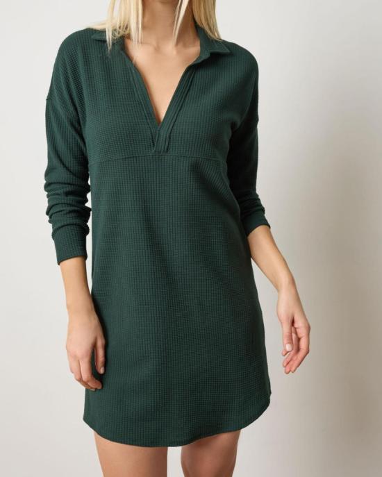  릴라 피 숏 원피스 릴라 P. 스플릿 넥 칼라 드레스 스프루스