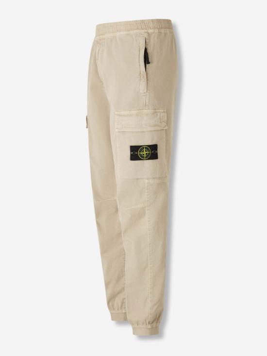 25FW 스톤 아일랜드 스트레치 코튼 올드 이펙트 레귤러 테일러드 핏 카고팬츠 K2S153100033S00L1 V019ADESERT Brown - STONE ISLAND