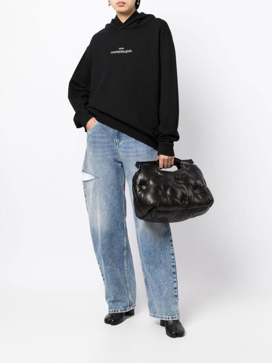 26SS 마르지엘라 업사이드 다운 자수 로고 후드 S50GU0167S25503962 - MAISON MARGIELA