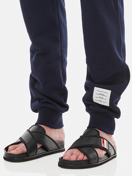 25FW 톰브라운 클래식 루프백 엔지니어드 4바 스웨트팬츠 클래식 루프백 엔지니어드 4바 스웨트 MJQ008H00535 461 Blue - THOM BROWNE