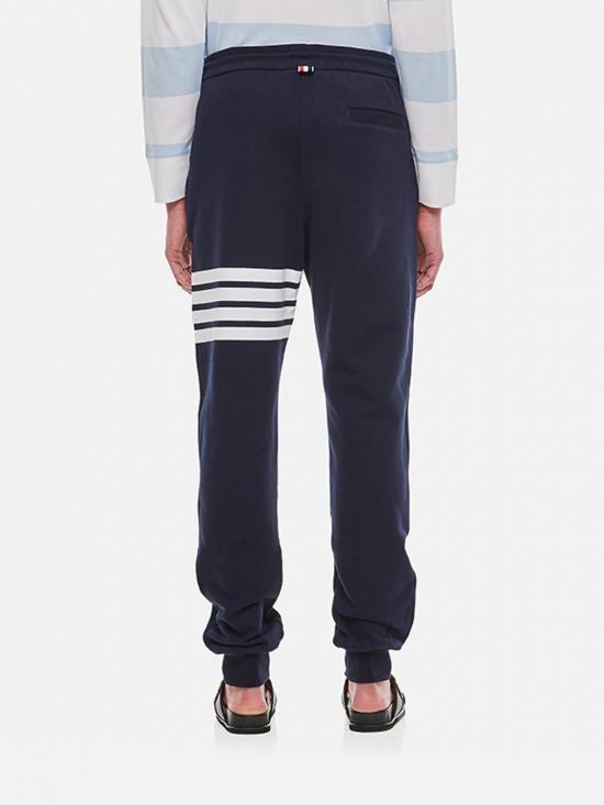 25FW 톰브라운 클래식 루프백 엔지니어드 4바 스웨트팬츠 클래식 루프백 엔지니어드 4바 스웨트 MJQ008H00535 461 Blue - THOM BROWNE