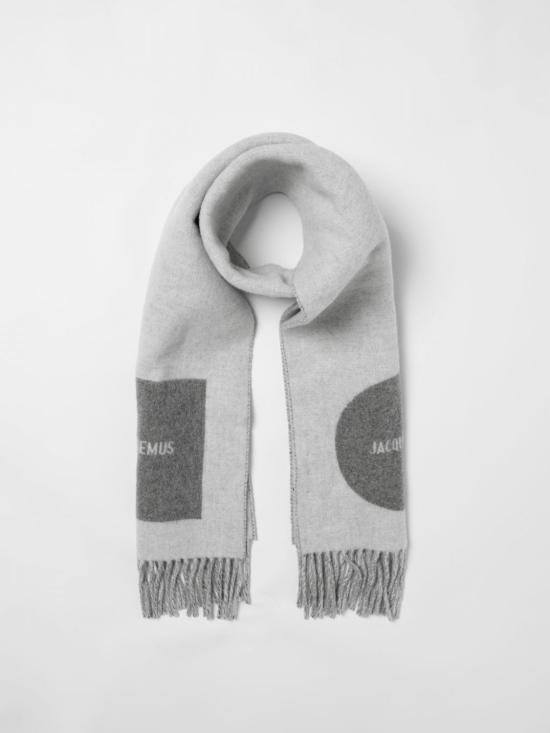 25FW 자크뮈스 머플러/스카프 ACU00579AOT4044 915 Grey - JACQUEMUS
