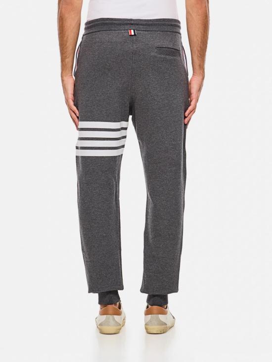 25FW 톰브라운 클래식 루프백 엔지니어드 4바 스웨트팬츠 클래식 루프백 엔지니어드 4바 스웨트 MJQ008H02500535 025 Grey - THOM BROWNE
