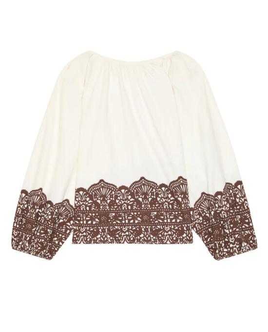  더 그레이트 블라우스 그레이트. 웨스턴 레이스 프린트가 있는 크림색 채리엇 탑 - THE GREAT