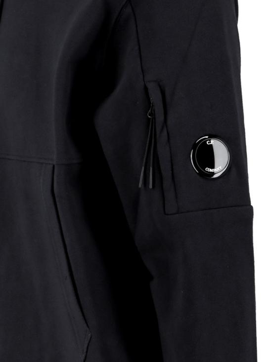 25FW 씨피 컴퍼니 다이애그널 레이즈드 플리스 렌즈 레귤러 핏 후드 티셔츠 RCCMSS714A005086W999 BLACK DOM - C.P. COMPANY