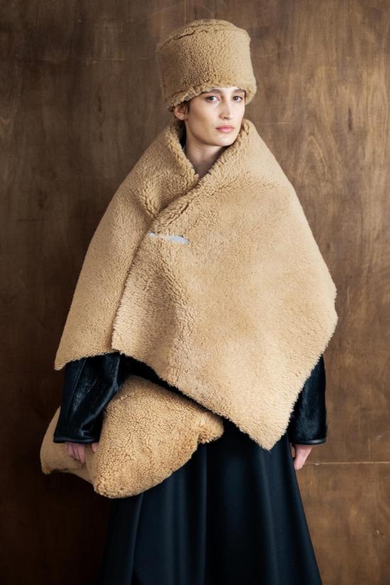  CAWLEY STUDIO 비니 콜리 스튜디오 레더 백 컬리 필박스 - CAWLEY STUDIO