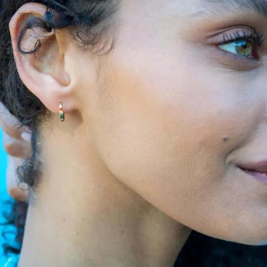  Kris Nations 이어링 크리스 네이션스 레인보우 크리스털 허기 후프  18k 골드 베르메일