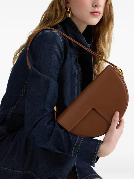 25FW 파투 하프문 레더 숄더백 BA0225000 121B BROWN - PATOU