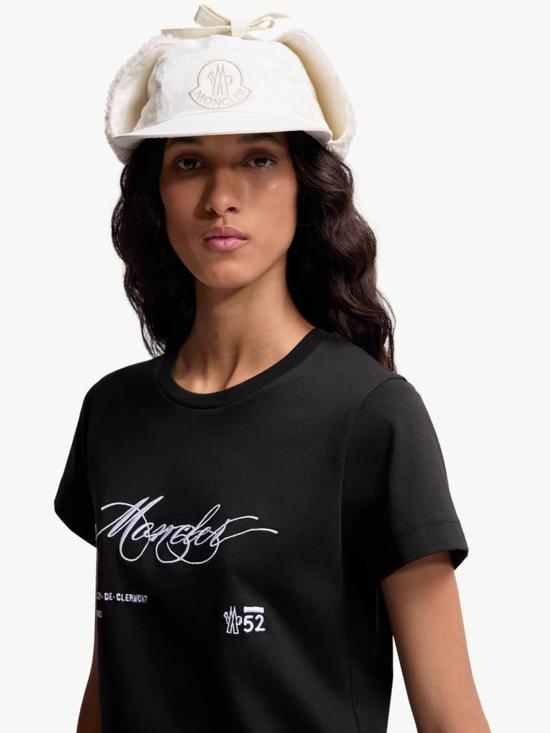 25FW 몽클레어 반팔 티셔츠 K20938C0000589AJS 998 Black - MONCLER