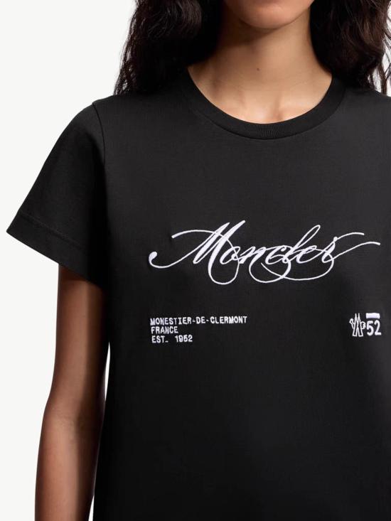 25FW 몽클레어 반팔 티셔츠 K20938C0000589AJS 998 Black - MONCLER