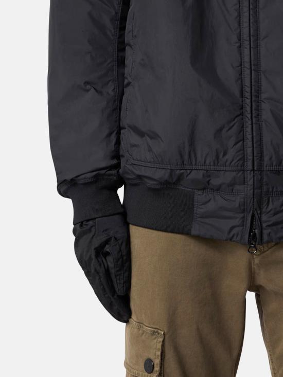 25FW 스톤 아일랜드 크링클랩스 안티 드롭 윈드 레지스턴스 패디드 자켓  K2S154100013S0A23 V0029 Black - STONE ISLAND