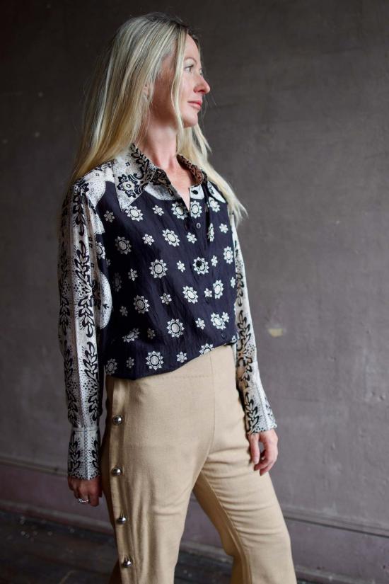  알릭스 오브 보헤미아 긴팔 티셔츠 Alix Of Bohemia Dana Bronco 반다나 셔츠