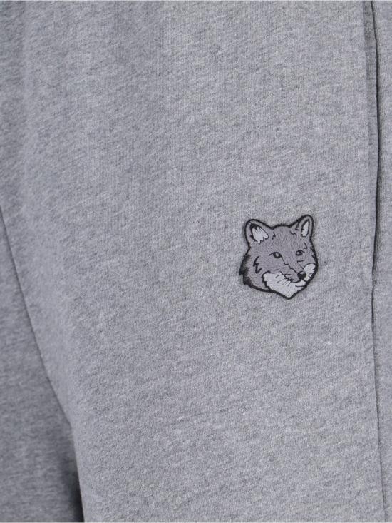  메종키츠네 스트레이트 팬츠 NM01111KM0001 H131 MEDIUM GREY MELANGE - MAISON KITSUNE