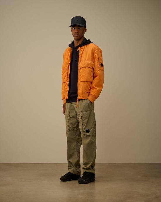 25FW 씨피 컴퍼니 다이애그널 레이즈드 플리스 렌즈 레귤러 핏 후드 티셔츠 RCCMSS714A005086W 888 Total eclipse - C.P. COMPANY