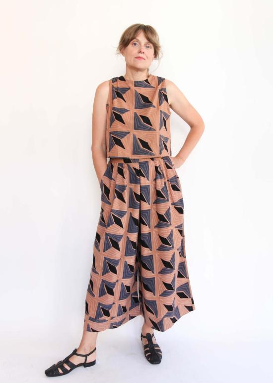  Maelu Designs 민소매 티셔츠 마엘루 디자인 롤라 크롭 탑