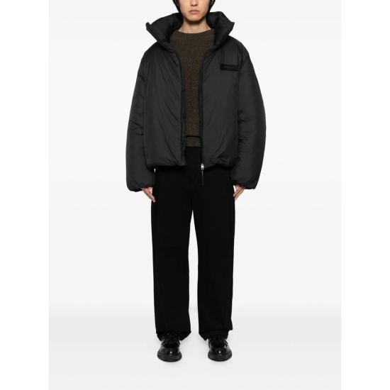25FW 자크뮈스 숏패딩 OUM00114 AW00647 990 BLACK - JACQUEMUS