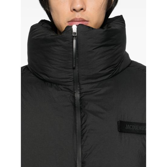 25FW 자크뮈스 숏패딩 OUM00114 AW00647 990 BLACK - JACQUEMUS