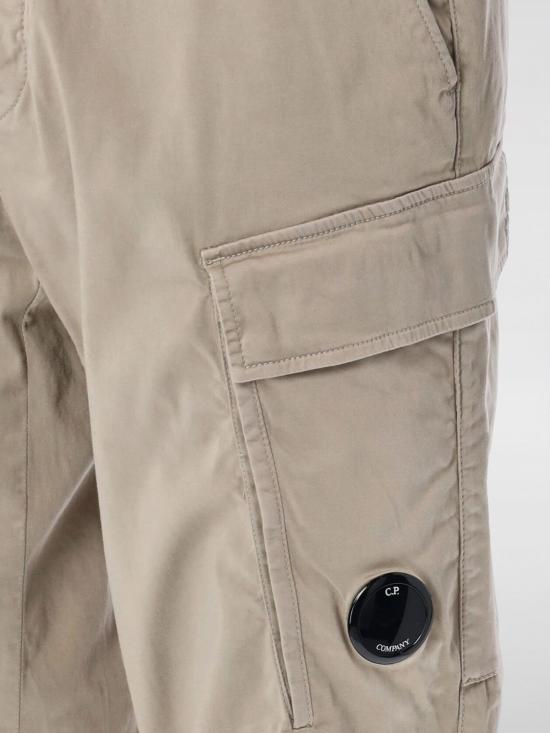 25FW 씨피 컴퍼니 스트레이트 팬츠 18CMPA166A005694G 327 Sand - C.P. COMPANY