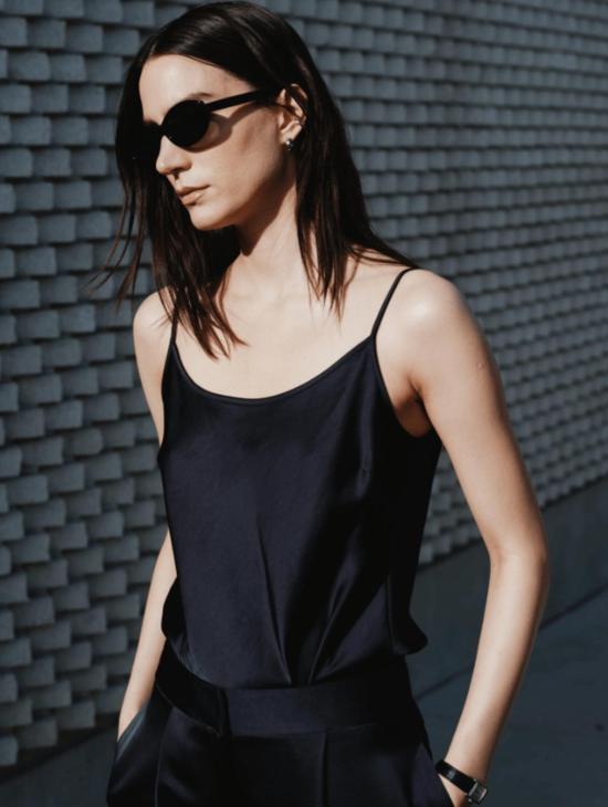  세인트 아트 민소매 티셔츠 Saint Art Elliot Charmeuse 탱크 네이비 - SAINT ART