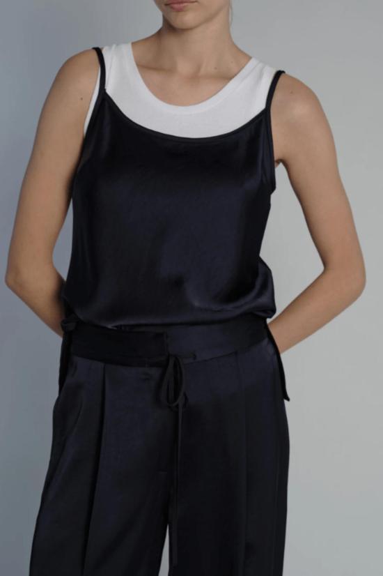  세인트 아트 민소매 티셔츠 Saint Art Elliot Charmeuse 탱크 네이비 - SAINT ART