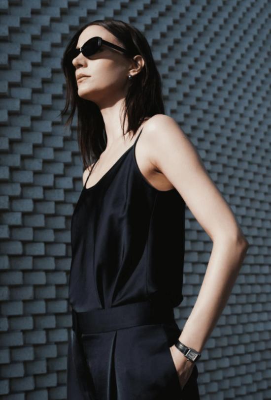  세인트 아트 민소매 티셔츠 Saint Art Elliot Charmeuse 탱크 네이비 - SAINT ART