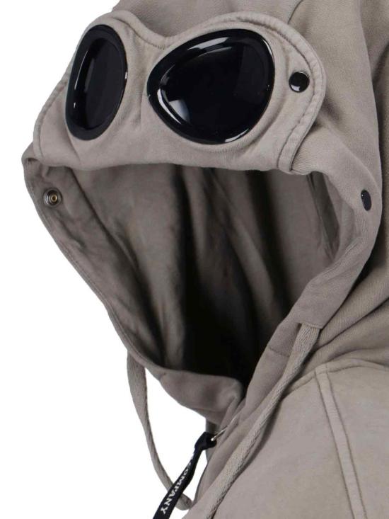 25FW 씨피 컴퍼니 브러쉬드 & 에머라이즈드 다이애그널 플리스 박시 고글 후드 집업  19CMSS060A006372G356 Grey - C.P. COMPANY