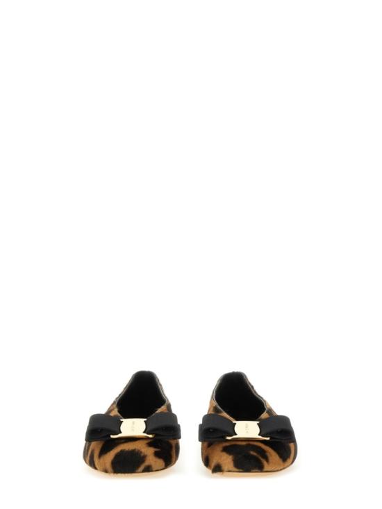 25FW 살바토레 페라가모 플랫 슈즈 781750 01J841001 Black - SALVATORE FERRAGAMO