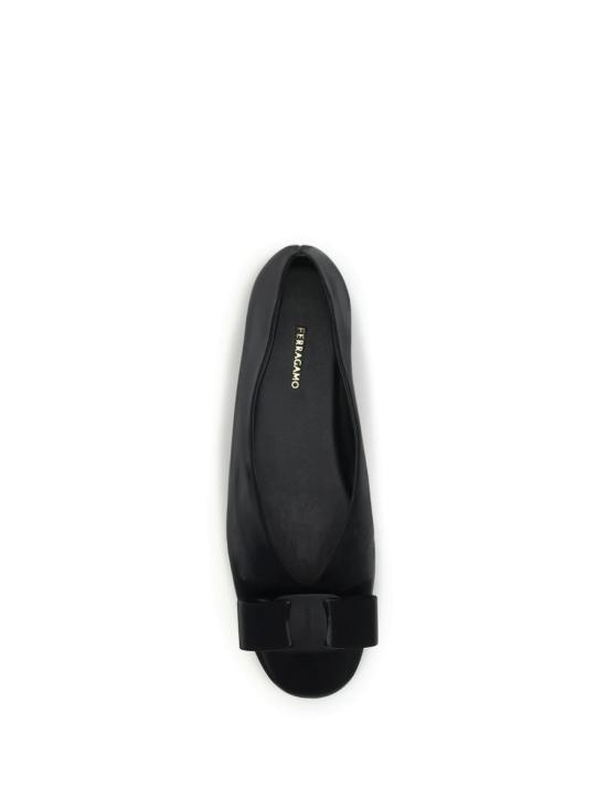 25FW 살바토레 페라가모 플랫 슈즈 784803 001 Black - SALVATORE FERRAGAMO