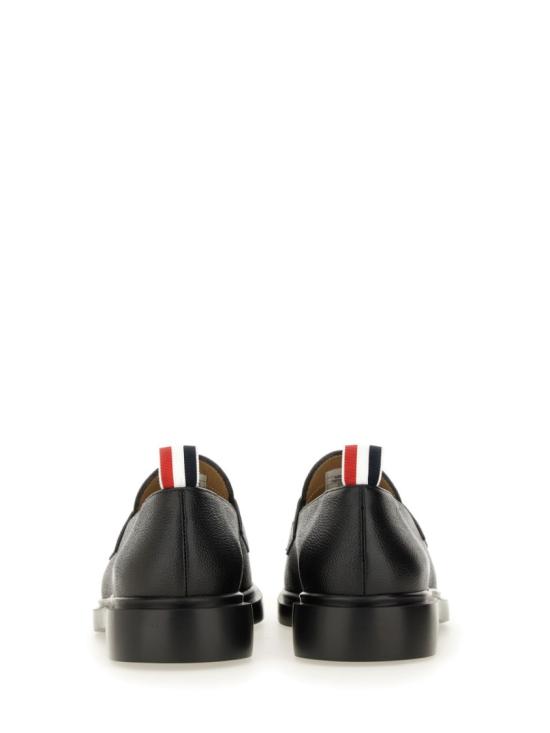  톰브라운 페블 그레인 라이트웨이트 러버 솔 페니 로퍼 MFD054G 00198001 Black - THOM BROWNE