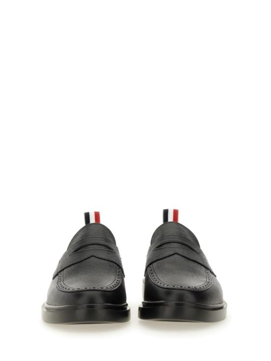  톰브라운 페블 그레인 라이트웨이트 러버 솔 페니 로퍼 MFD054G 00198001 Black - THOM BROWNE