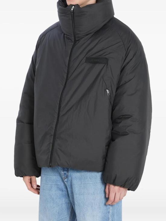 25FW 자크뮈스 숏패딩 25HOUM00114AW00647 BLACK 990 - JACQUEMUS