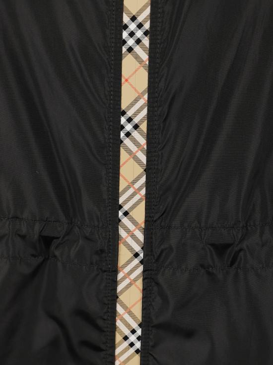 25FW 버버리 숏 나일론 파카 8110309 A1189 Black - BURBERRY