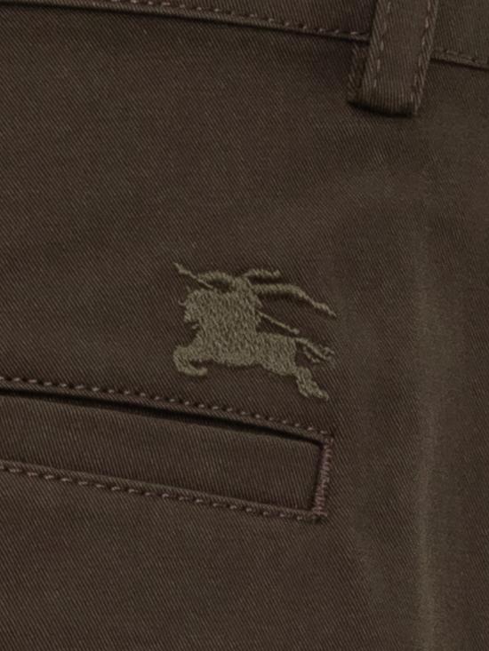 25FW 버버리 코튼 치노 팬츠 8115268 A1491 CLOVE BROWN - BURBERRY