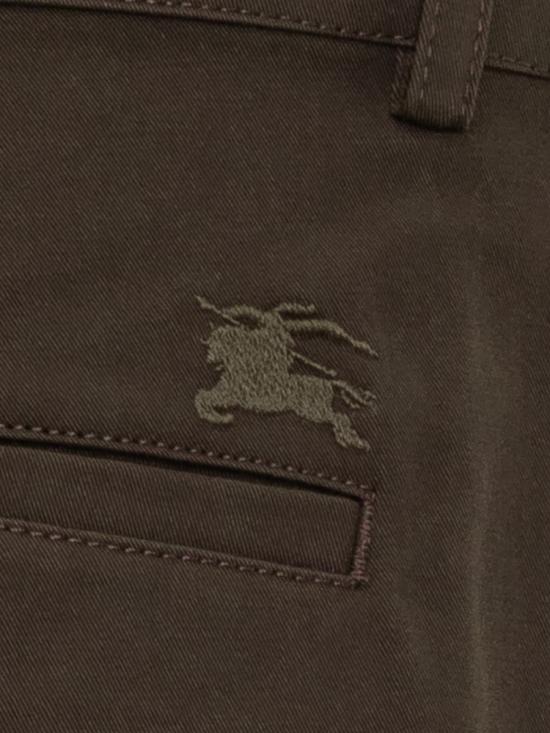 25FW 버버리 코튼 치노 팬츠 8115268 A1491 BROWN - BURBERRY