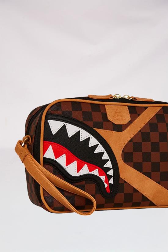 25FW 스프레이그라운드 클러치/파우치 910B7993NSZ BROWN Brown - SPRAYGROUND