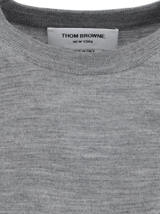 25FW 톰브라운 4바 릴렉스드 스웨터 FKA280A Y1014055 Grey - THOM BROWNE
